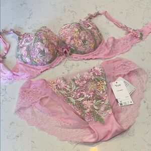 NWT Yue Pink and Green Floral Lace Bra Set